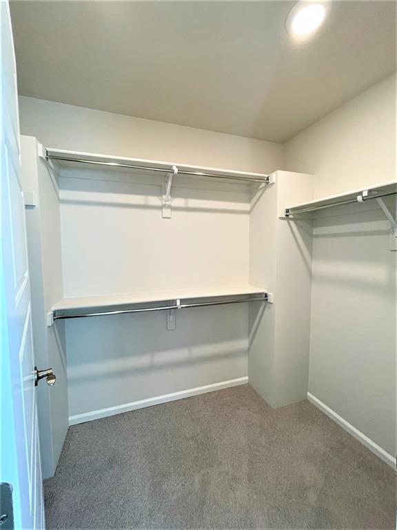 Image 17 of 23: Closet