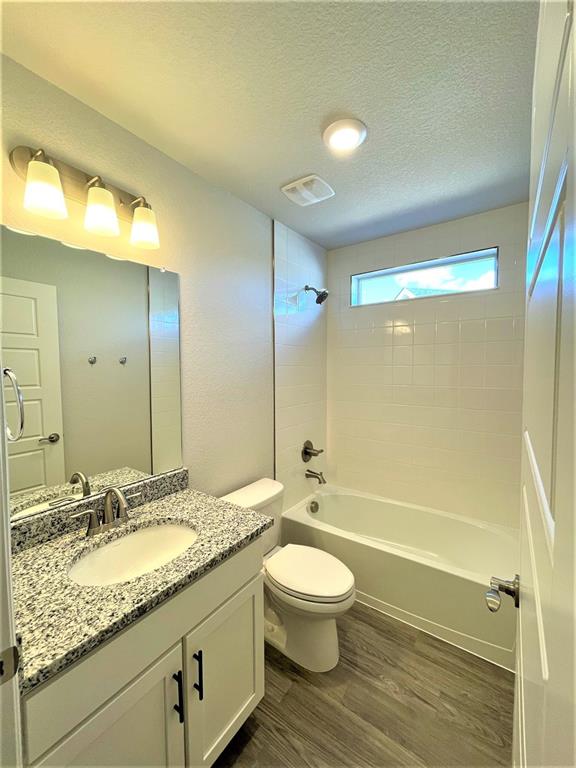 Image 18 of 23: Bathroom