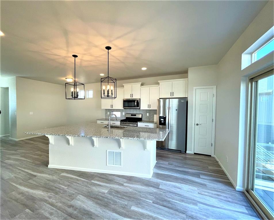 Image 9 of 23: Kitchen