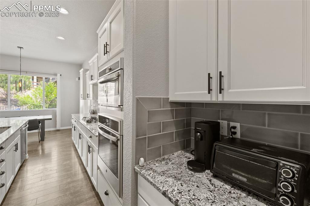 Image 14 of 50: Kitchen