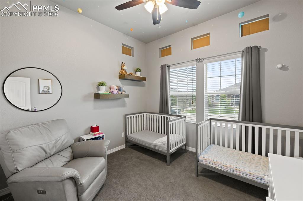 Image 19 of 50: Bedroom