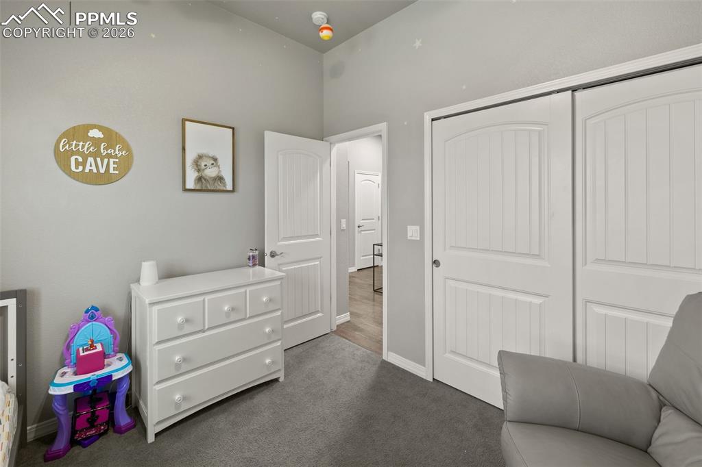 Image 20 of 50: Bedroom