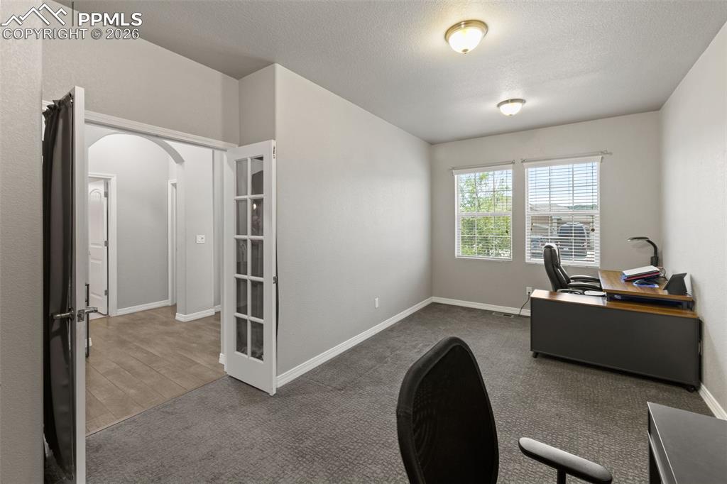 Image 21 of 50: Office