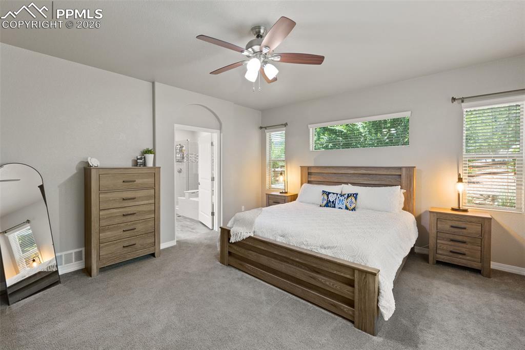 Image 23 of 50: Bedroom