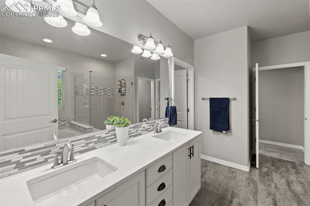 Image 25 of 50: Bathroom