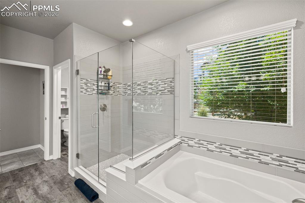 Image 26 of 50: Bathroom