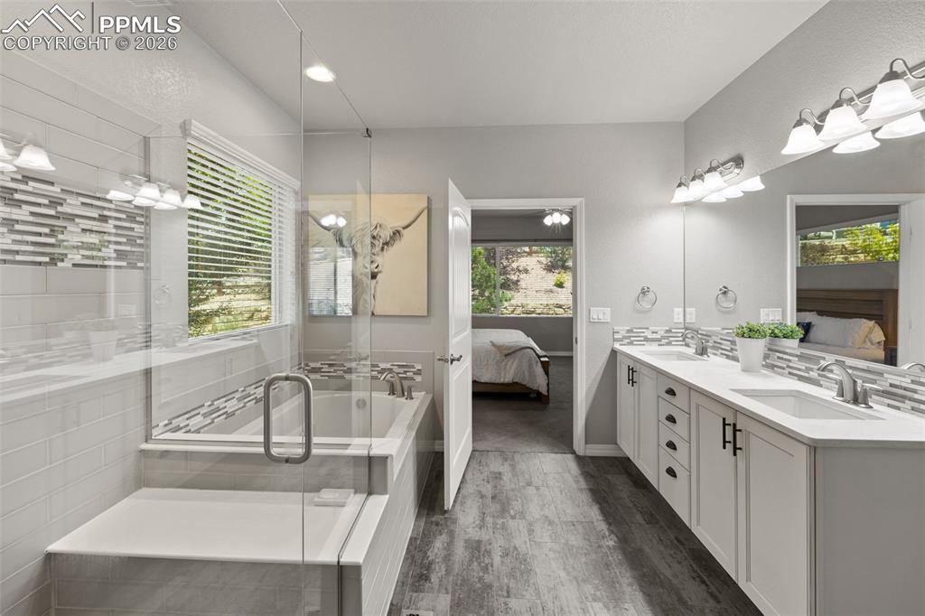 Image 28 of 50: Bathroom