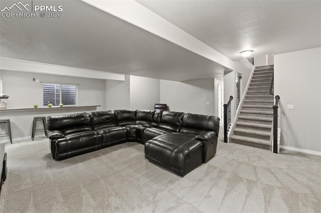 Image 31 of 50: Living Room