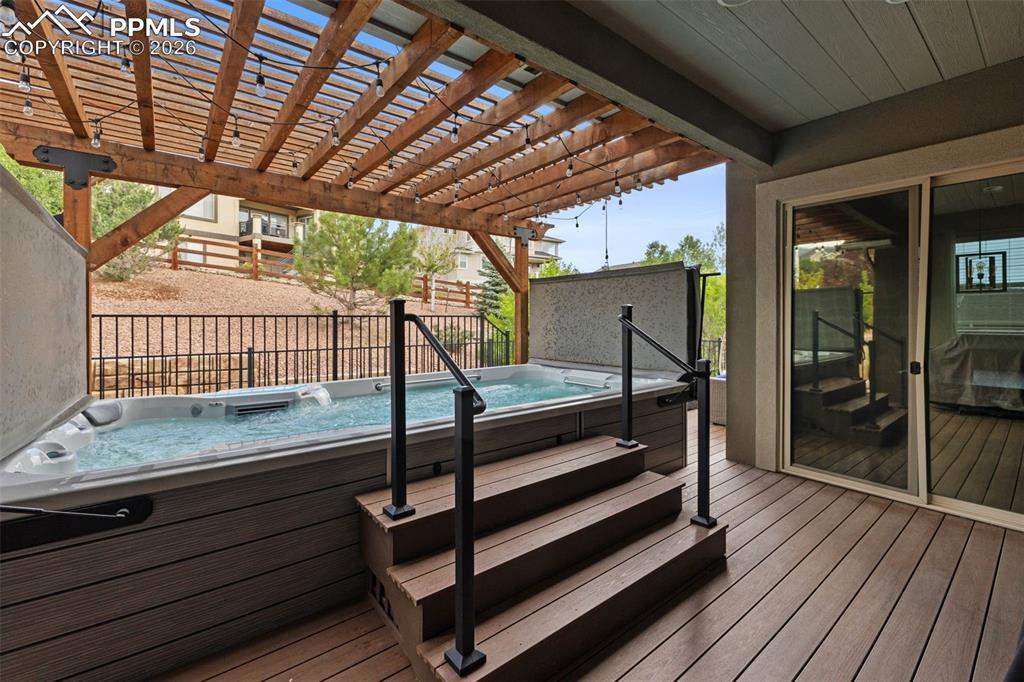 Image 41 of 50: Deck