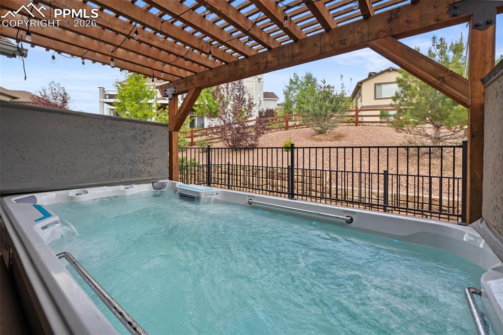 Image 42 of 50: Pool