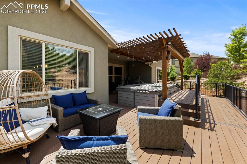 Image 45 of 50: Deck