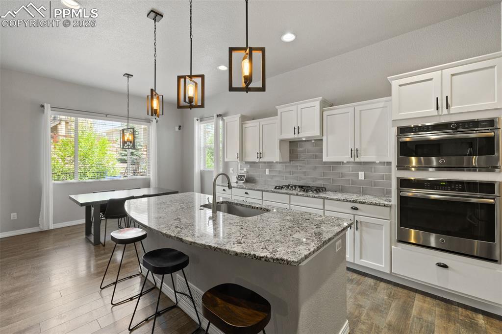 Image 6 of 50: Kitchen