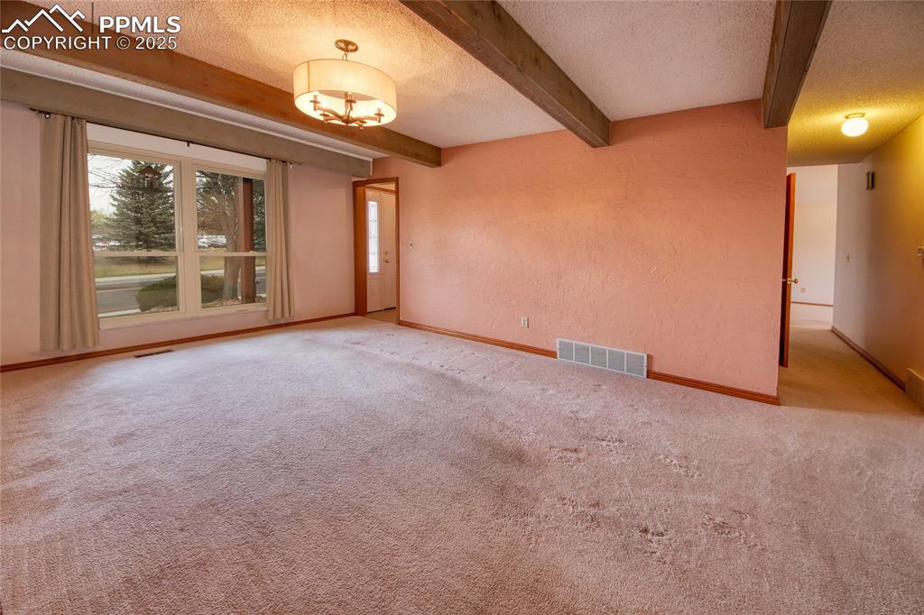 Image 17 of 48: Beamed ceiling