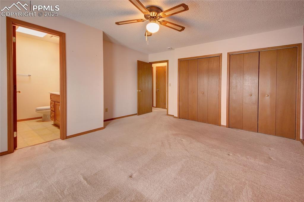 Image 20 of 48: Bathroom adjoining, private deck