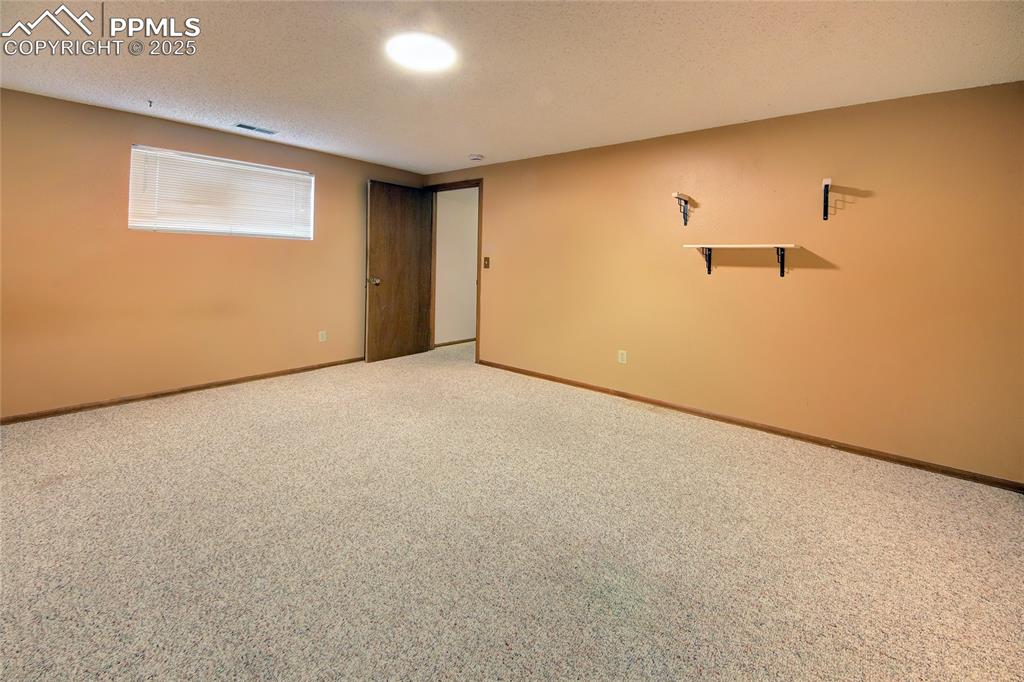 Image 30 of 48: 4th bedroom, craft room, game room, options!