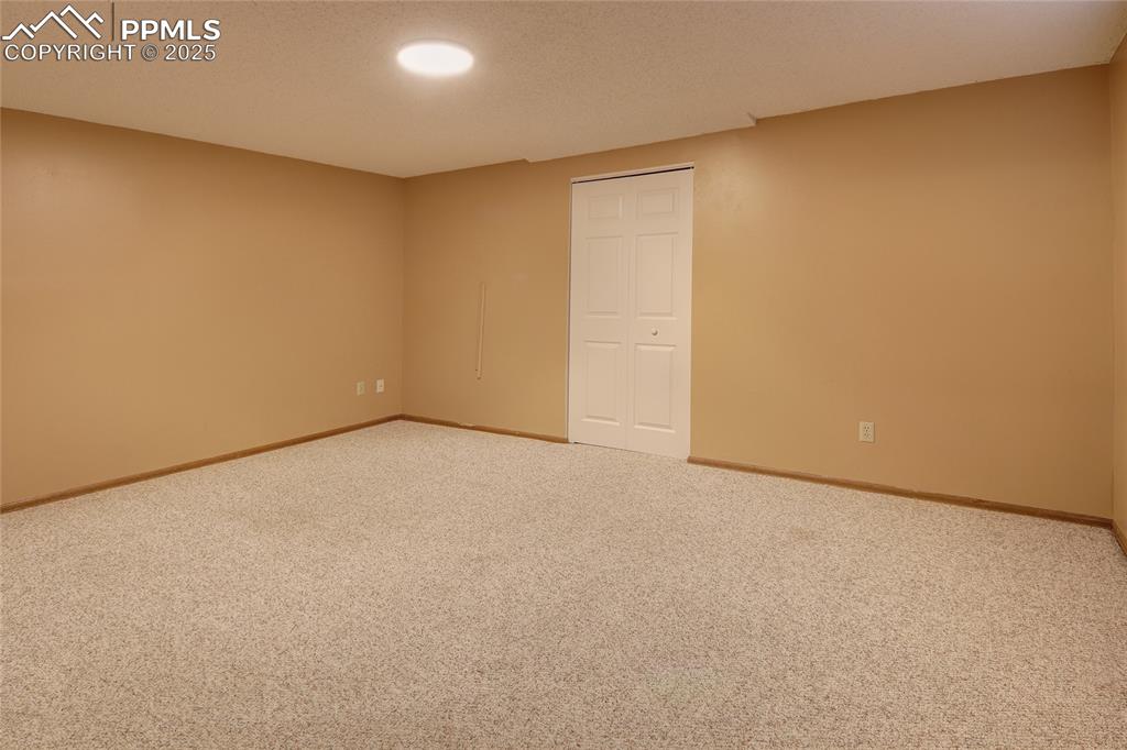 Image 31 of 48: Spare room 