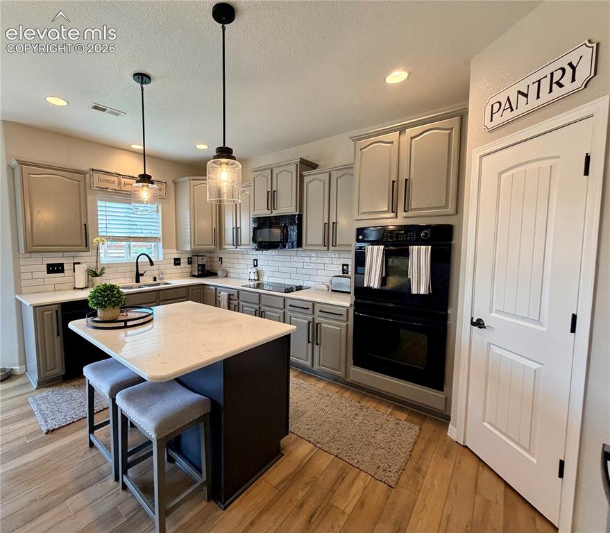 Image 10 of 38: Kitchen