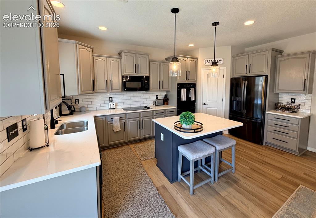 Image 11 of 38: Kitchen