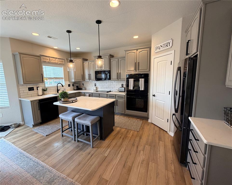 Image 12 of 38: Kitchen
