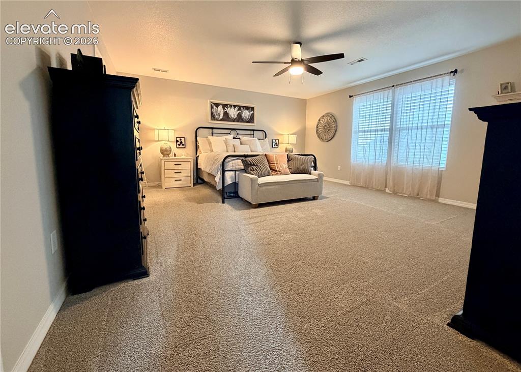 Image 17 of 38: Bedroom