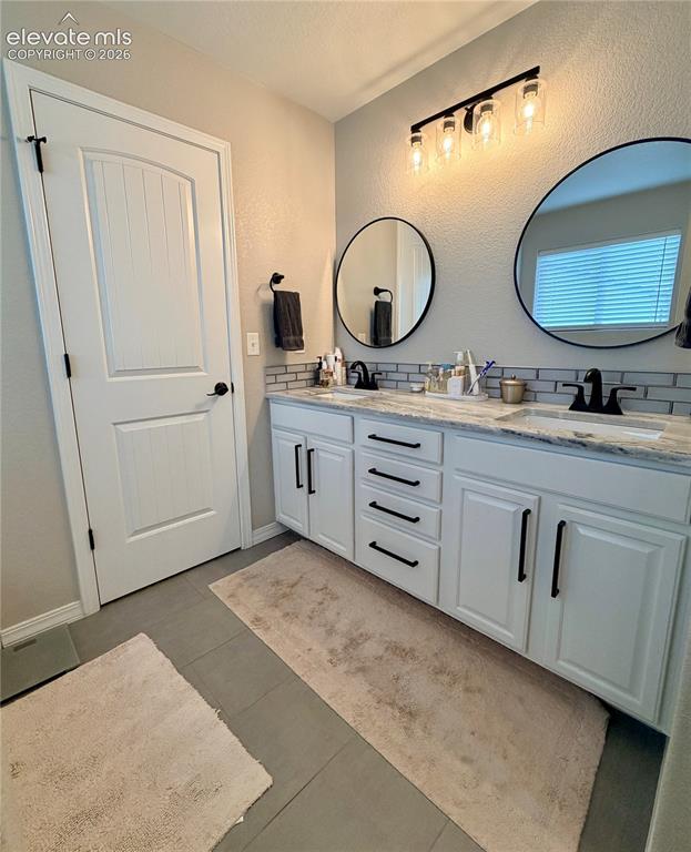 Image 20 of 38: Bathroom