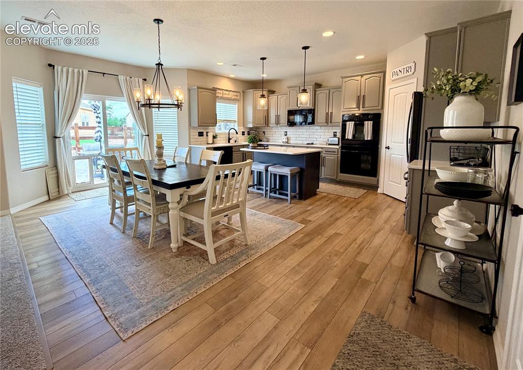 Image 9 of 38: Dining Area