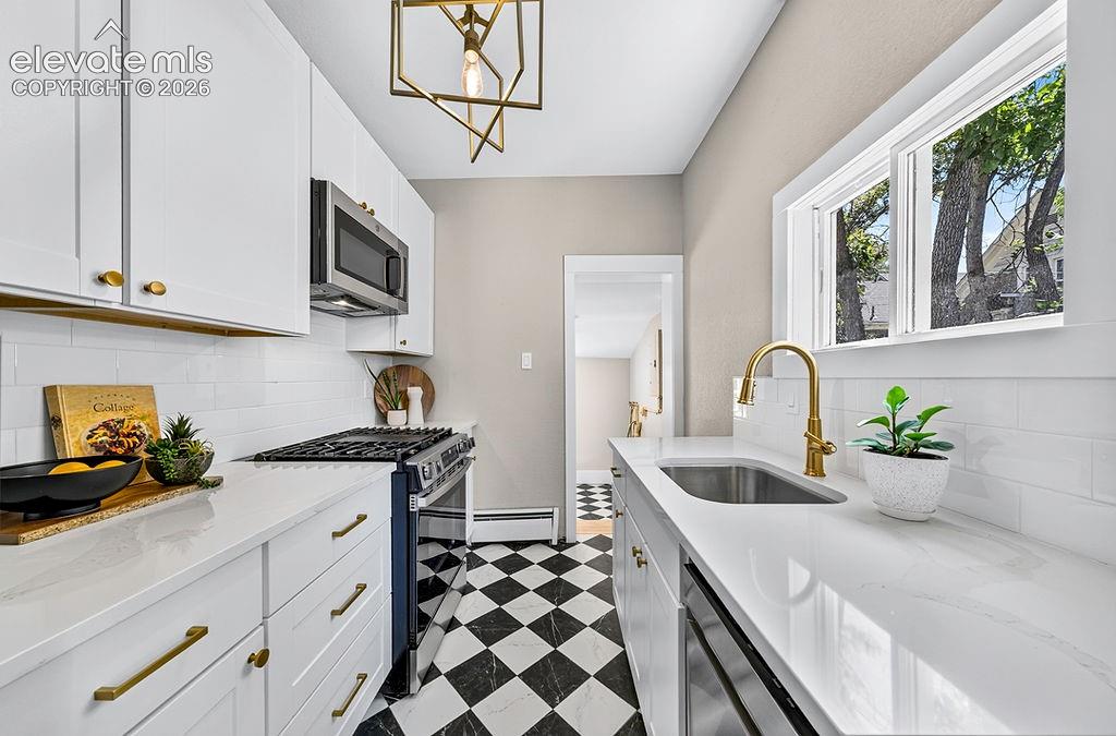 Image 18 of 47: Kitchen