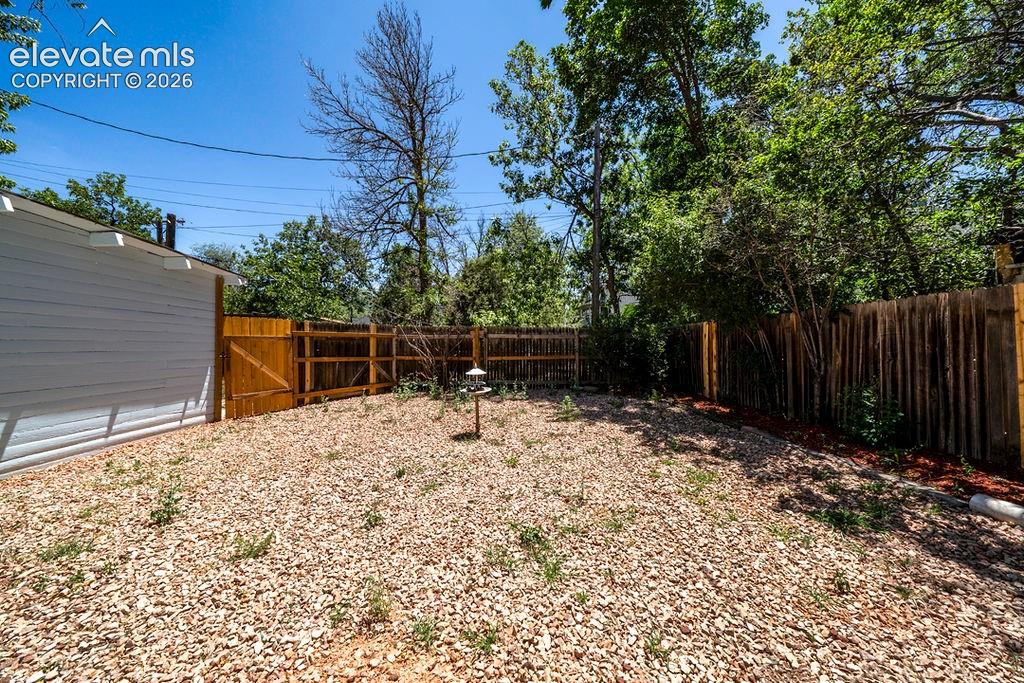 Image 41 of 47: Yard