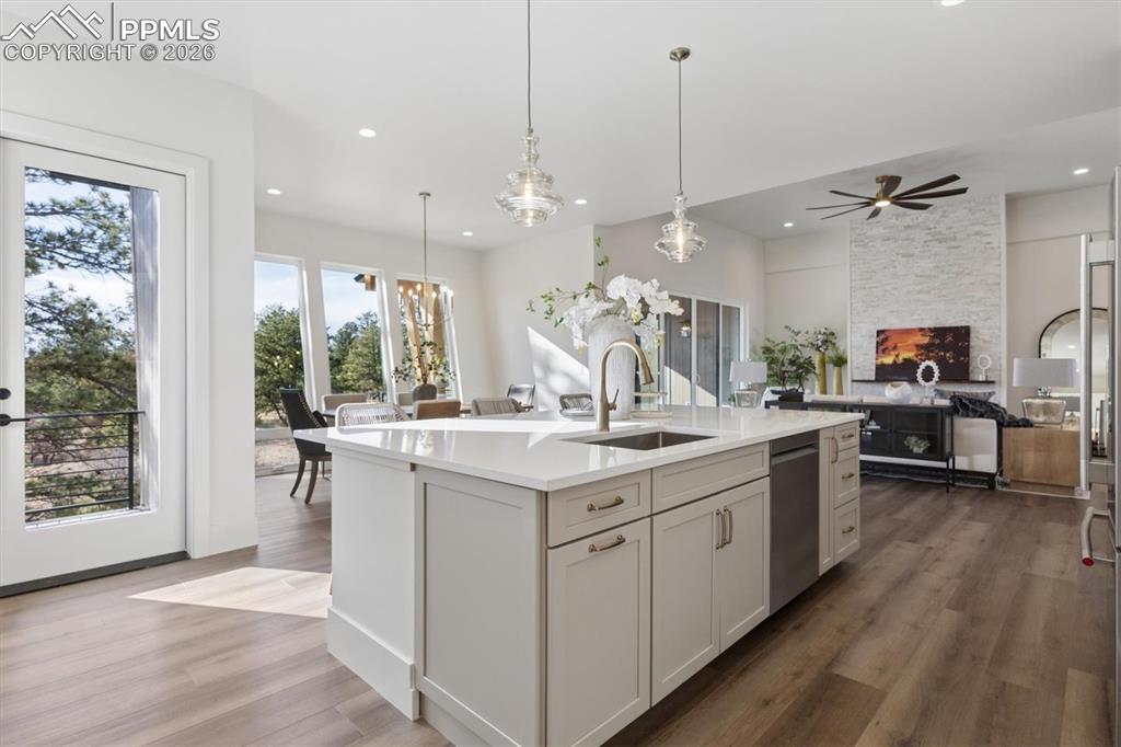 Image 12 of 41: Kitchen