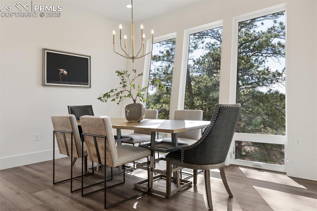 Image 13 of 41: Dining Area