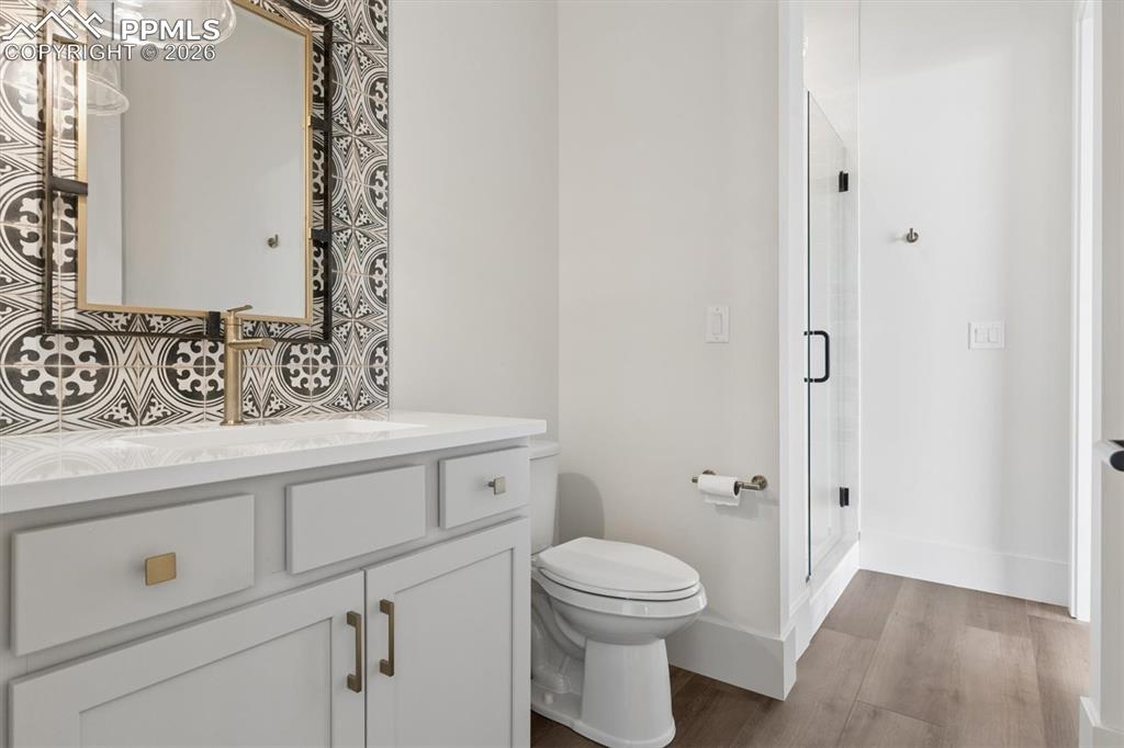 Image 23 of 41: Bathroom