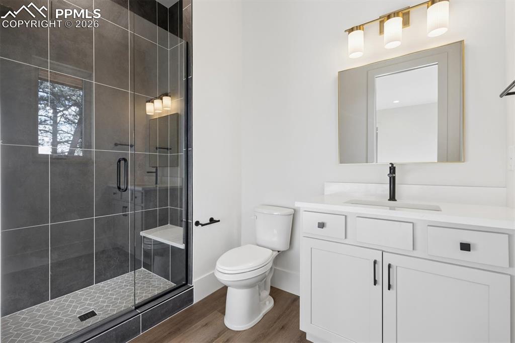 Image 28 of 41: Bathroom