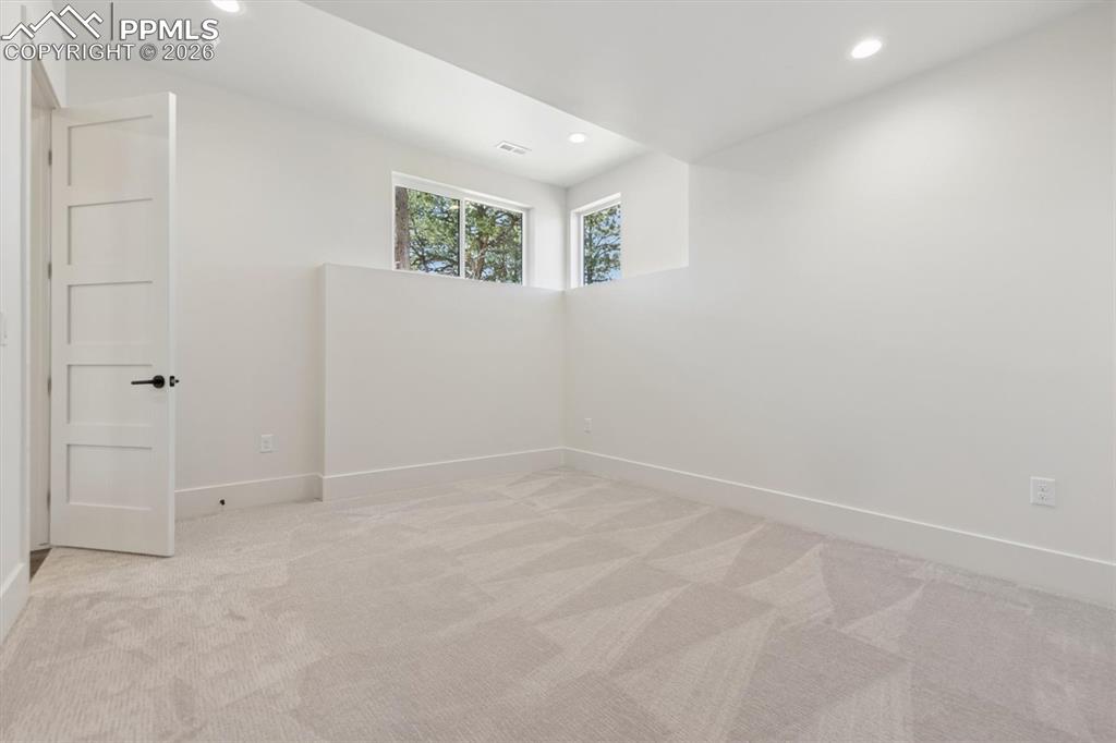 Image 32 of 41: Bedroom