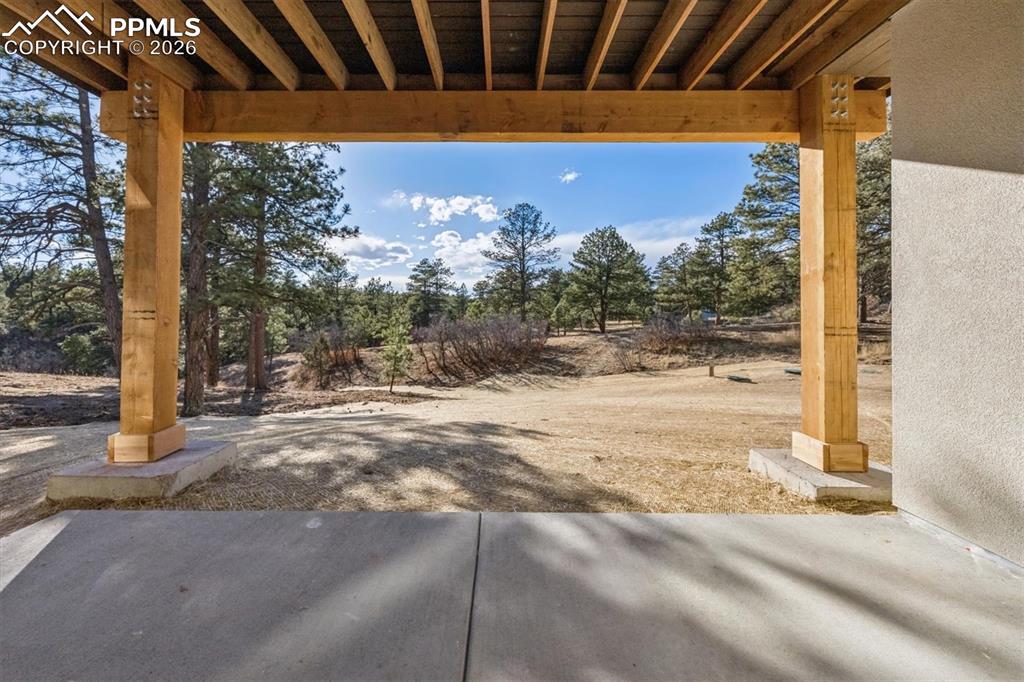 Image 36 of 41: Patio