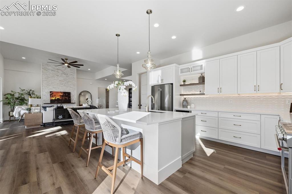 Image 6 of 41: Kitchen