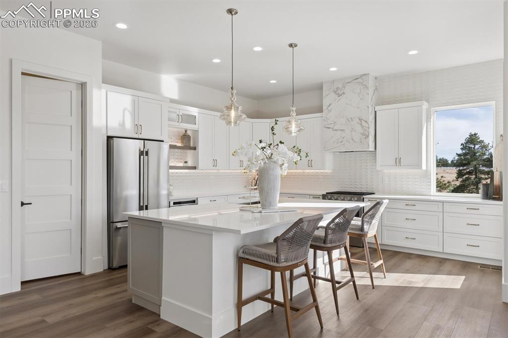 Image 7 of 41: Kitchen