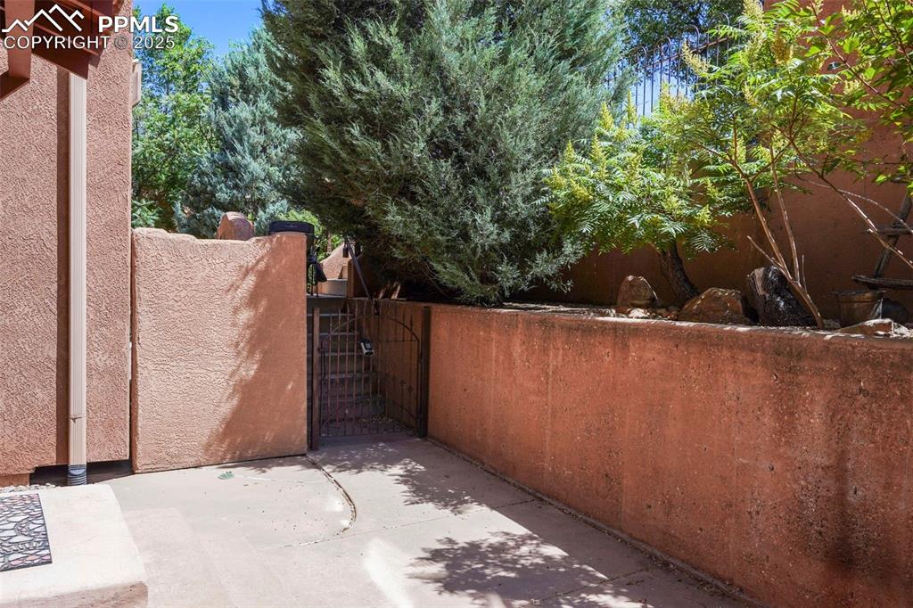Image 20 of 24: Private Courtyard
