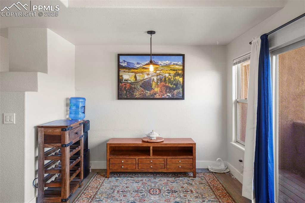 Image 9 of 24: Dining Room