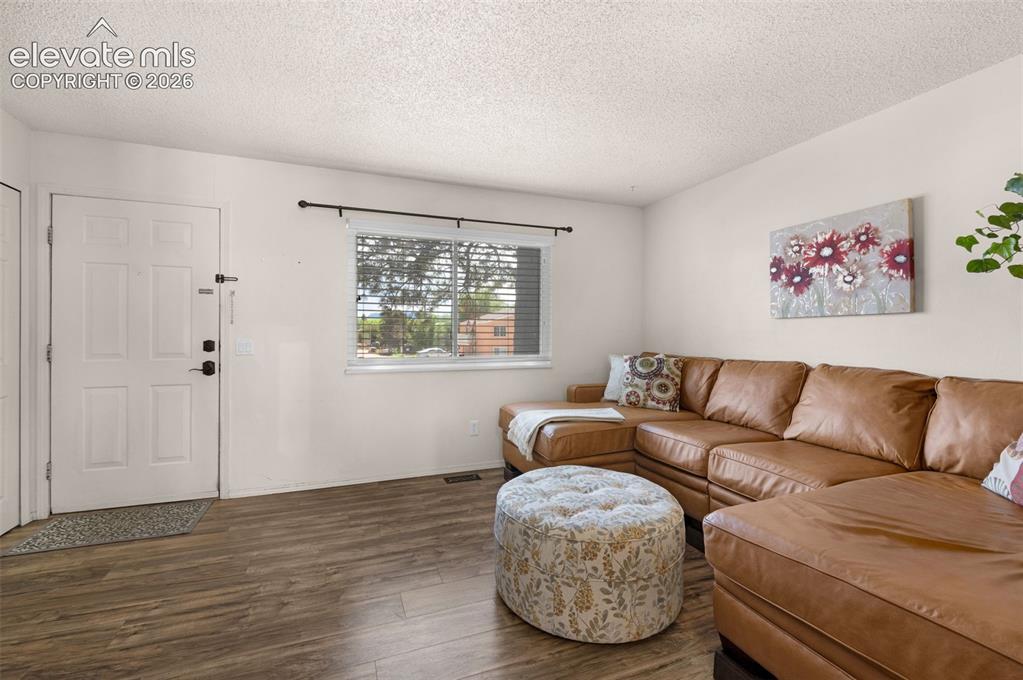 Image 4 of 21: Living Room