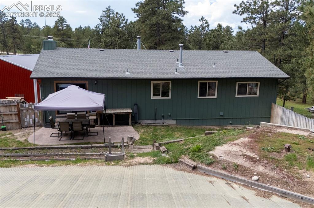 Image 10 of 50: Back of Structure
