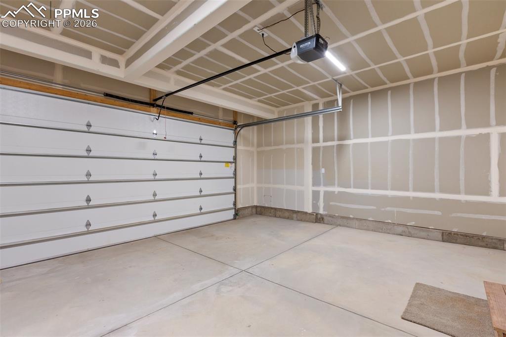 Image 36 of 44: Full Bathroom