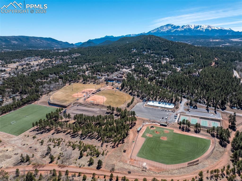 Image 41 of 44: Bedroom