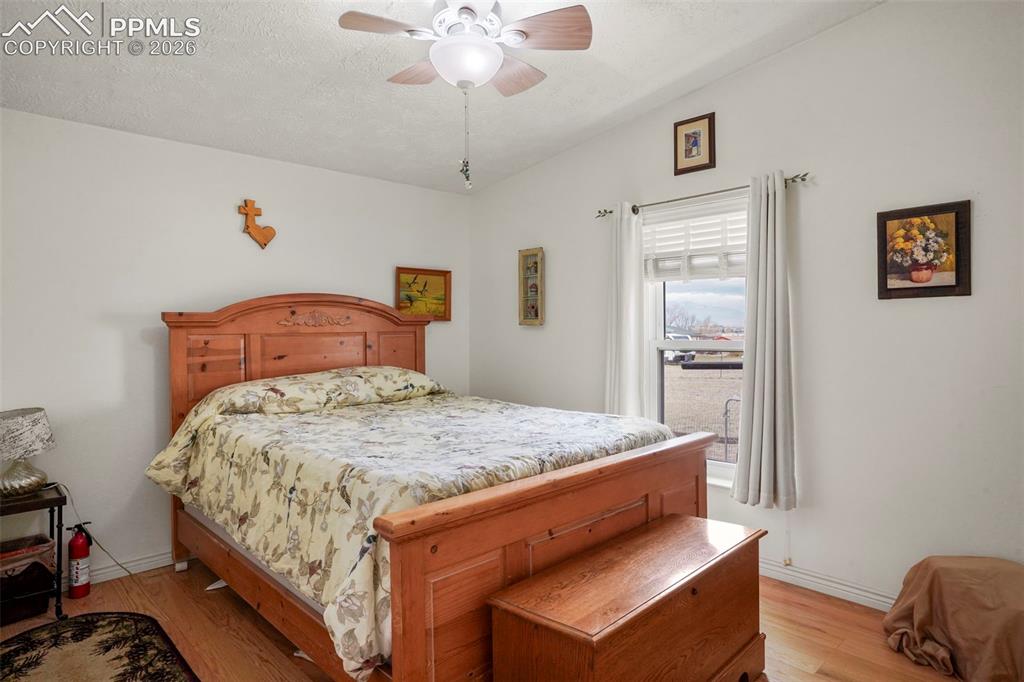 Image 14 of 37: Bedroom