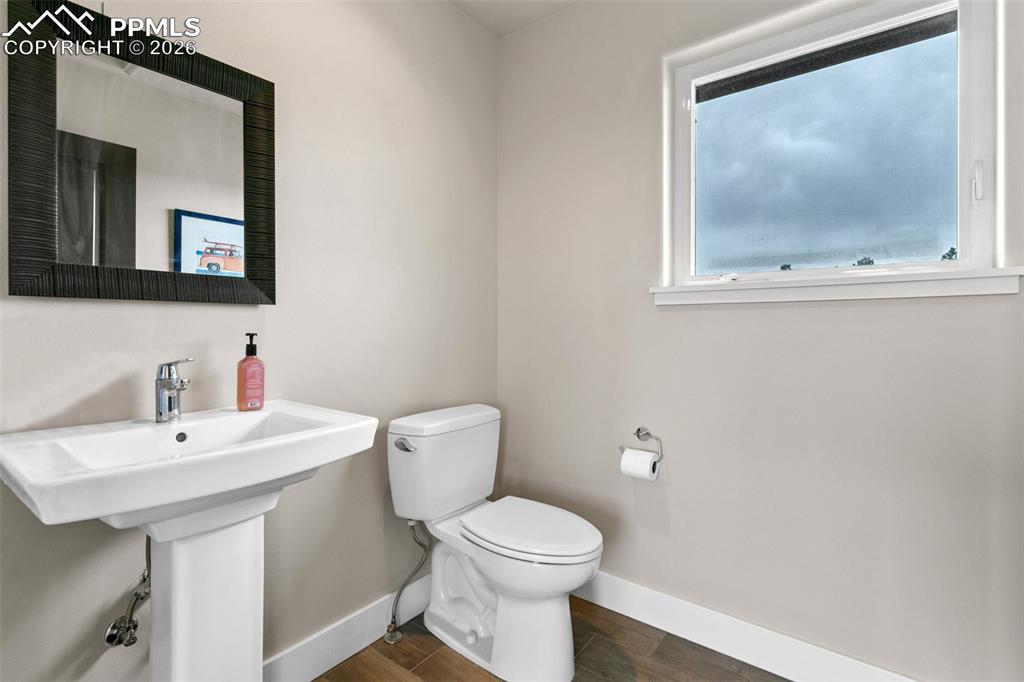 Image 20 of 50: Bathroom