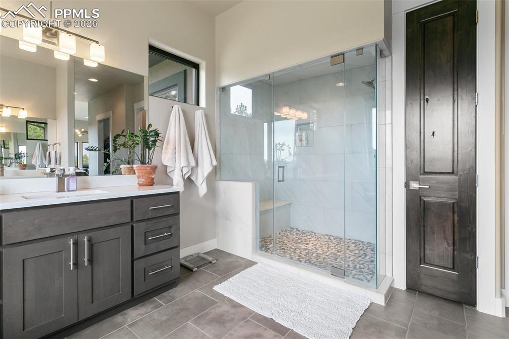 Image 25 of 50: Bathroom