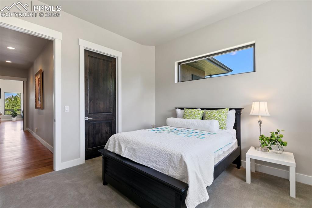 Image 28 of 50: Bedroom