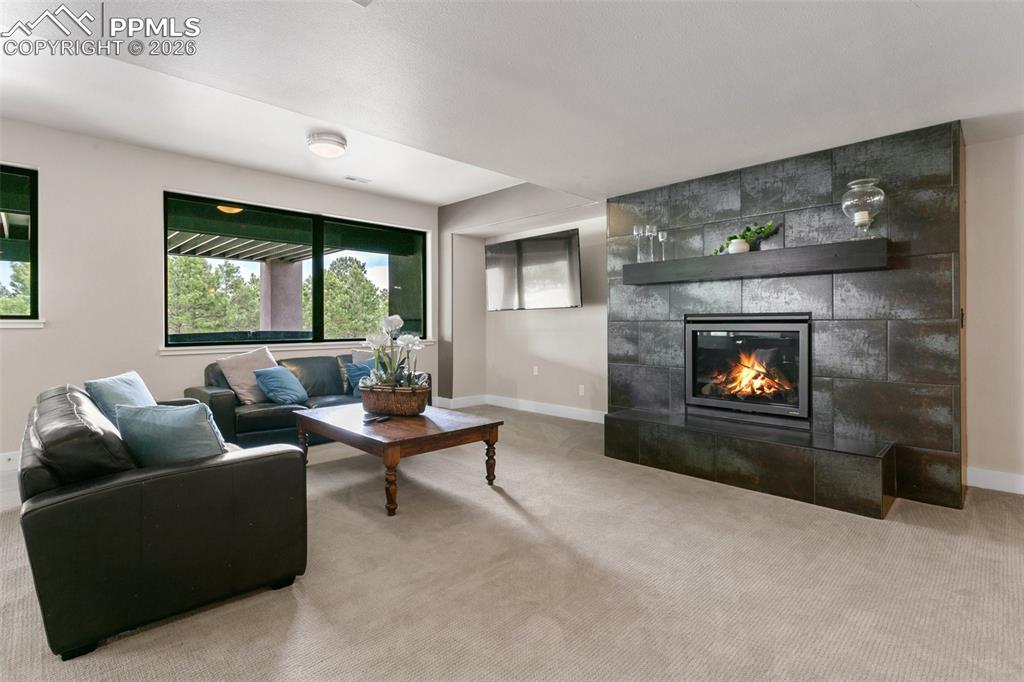 Image 31 of 50: Living Room