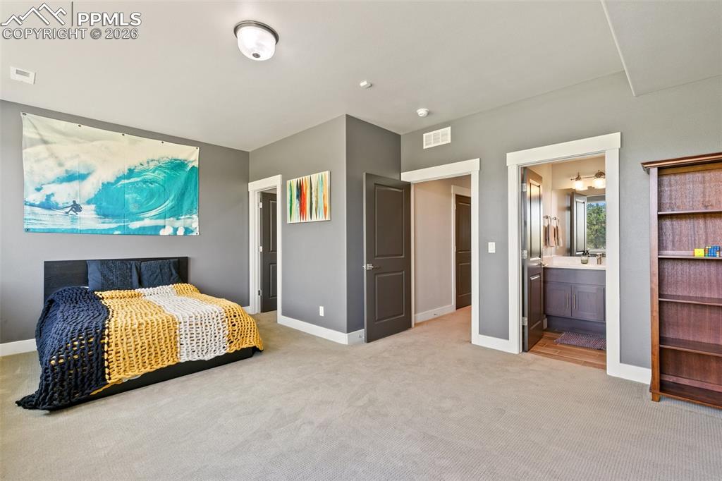 Image 37 of 50: Bedroom