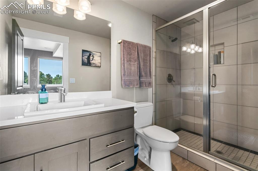 Image 38 of 50: Bathroom