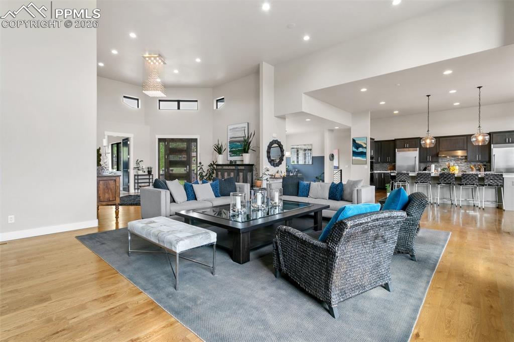 Image 4 of 50: Living Room